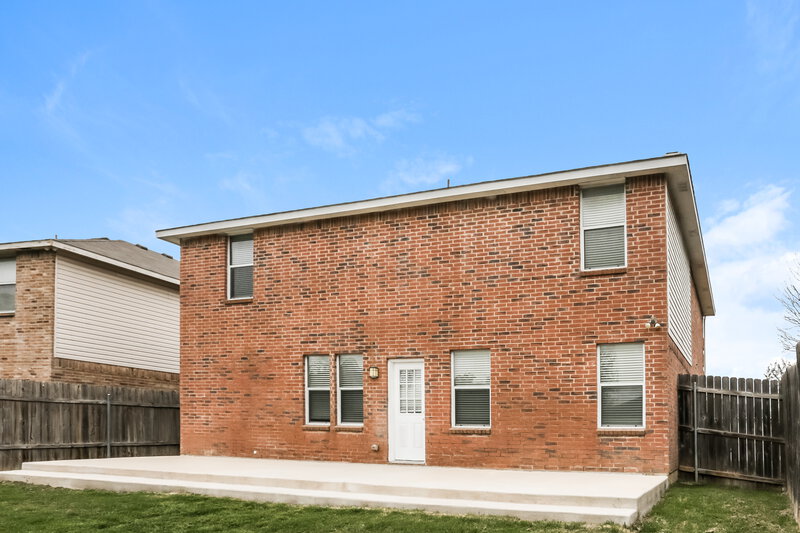 2,210/Mo, 1824 Lariat Dr Justin, TX 76247 Rear View