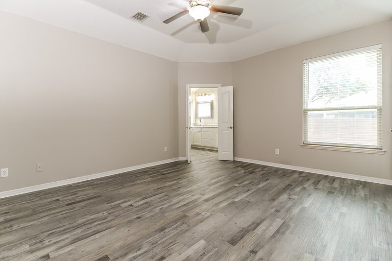 2,445/Mo, 5912 Hillview Dr Watauga, TX 76148 Main Bedroom View