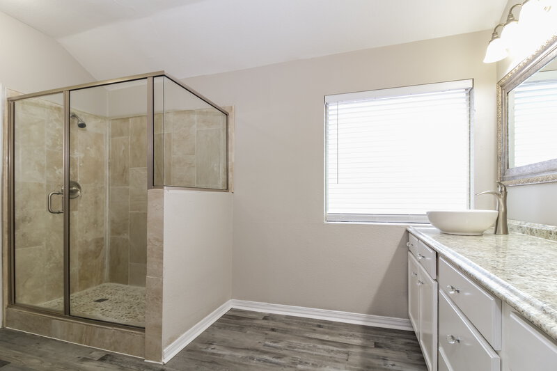 2,445/Mo, 5912 Hillview Dr Watauga, TX 76148 Main Bathroom View 2