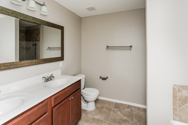 2,185/Mo, 493 Jackson Ln Lavon, TX 75166 Main Bathroom View