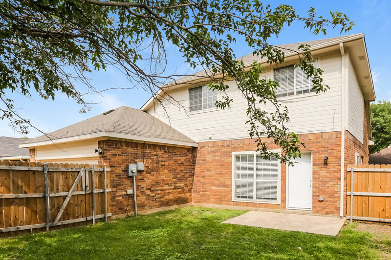 2,390/Mo, 1511 Curtis Ln Cedar Hill, TX 75104 Rear View 2
