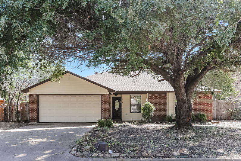 2,040/Mo, 608 Reed St Roanoke, TX 76262 External View