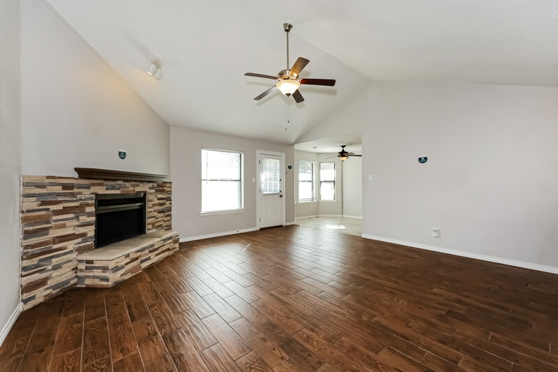 2,040/Mo, 608 Reed St Roanoke, TX 76262 Living Room View
