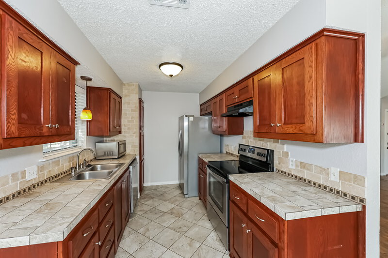 2,040/Mo, 608 Reed St Roanoke, TX 76262 Kitchen View
