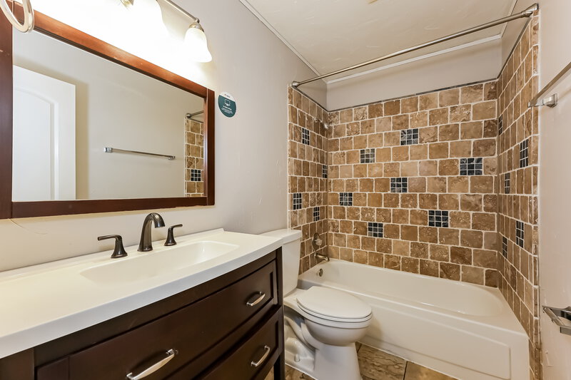 2,040/Mo, 608 Reed St Roanoke, TX 76262 Bathroom View