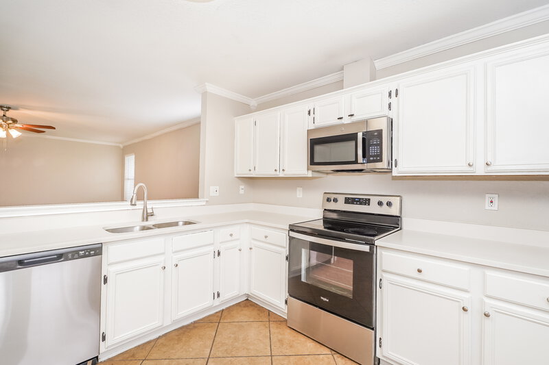 2,230/Mo, 2931 Volturno Dr Grand Prairie, TX 75052 Kitchen View 2