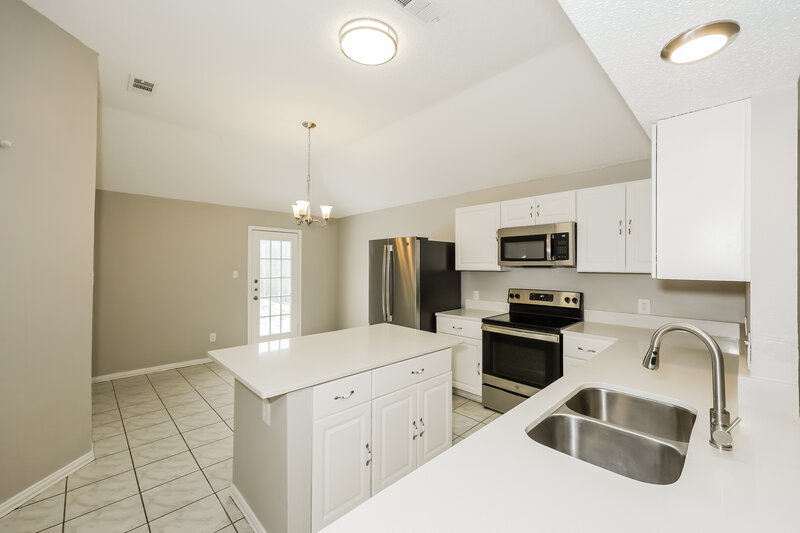 2,090/Mo, 9097 Elbe Trl Fort Worth, TX 76118 Kitchen View 2