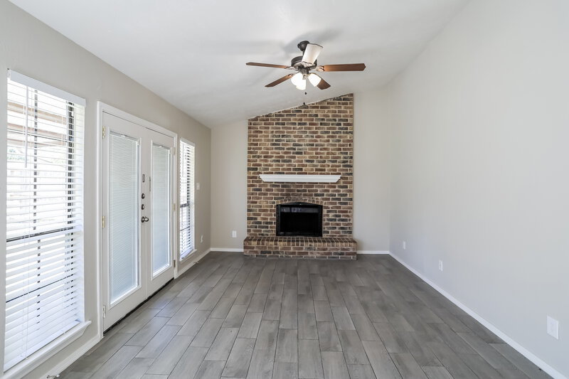 2,545/Mo, 2514 Edinburgh St Arlington, TX 76018 Living Room View