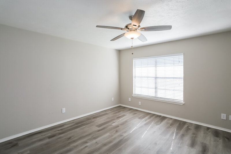 2,545/Mo, 2514 Edinburgh St Arlington, TX 76018 Main Bedroom View
