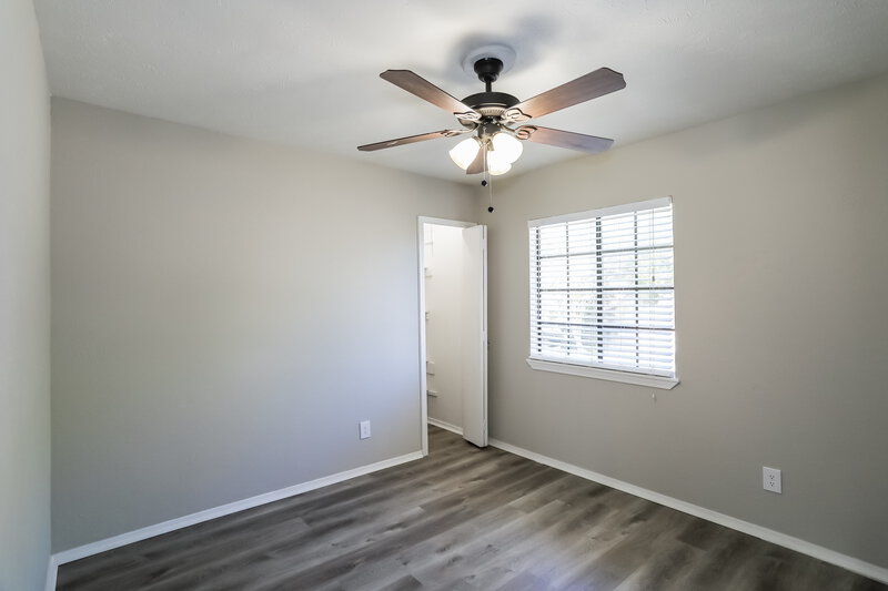 2,545/Mo, 2514 Edinburgh St Arlington, TX 76018 Bedroom View