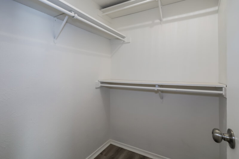 2,545/Mo, 2514 Edinburgh St Arlington, TX 76018 Walk In Closet View