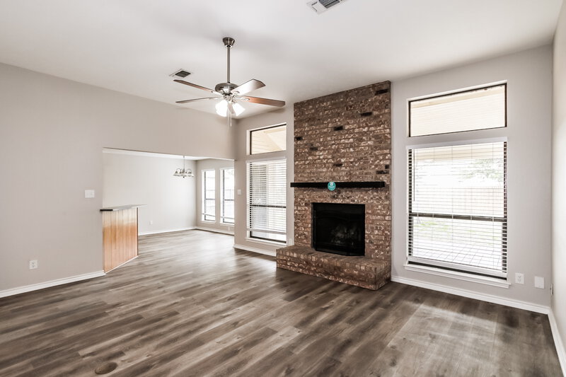 2,055/Mo, 3816 Yellowstone Pl Denton, TX 76209 Living Room View 2