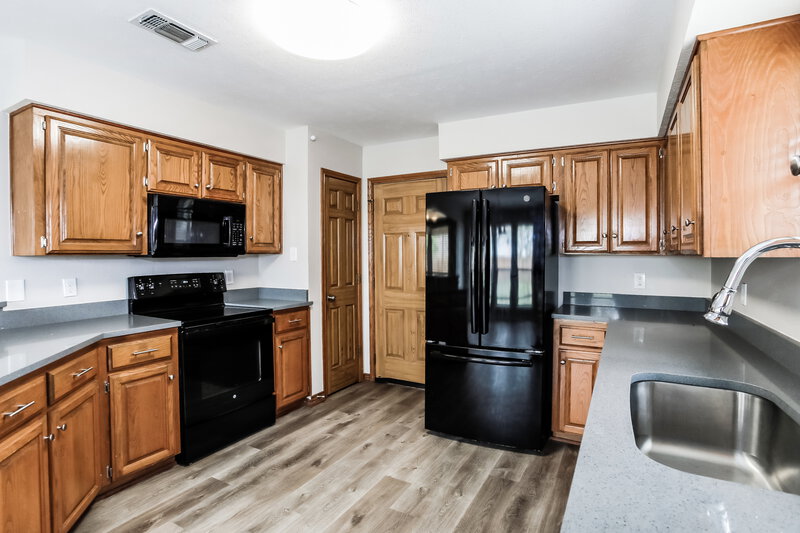 2,055/Mo, 3816 Yellowstone Pl Denton, TX 76209 Kitchen View 2