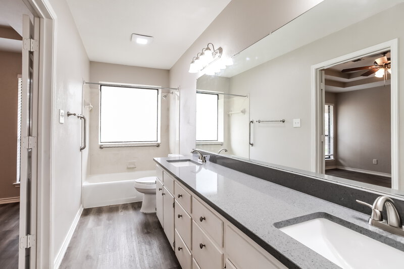 2,055/Mo, 3816 Yellowstone Pl Denton, TX 76209 Main Bathroom View