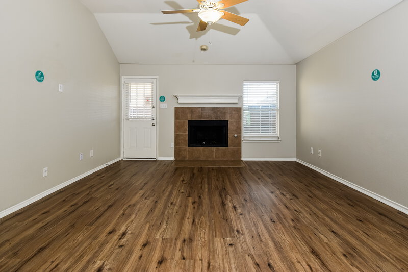 2,100/Mo, 527 Thunder Trl Forney, TX 75126 Living Room View