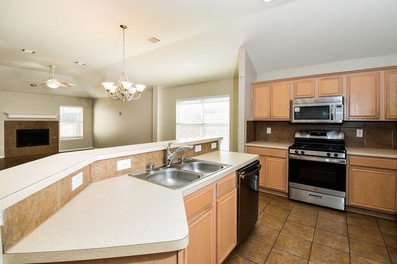 2,100/Mo, 527 Thunder Trl Forney, TX 75126 Kitchen View 3