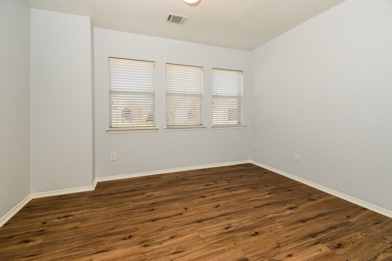 2,100/Mo, 527 Thunder Trl Forney, TX 75126 Family Room View