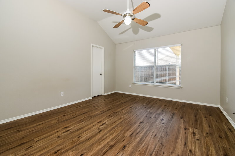 2,100/Mo, 527 Thunder Trl Forney, TX 75126 Main Bedroom View 2