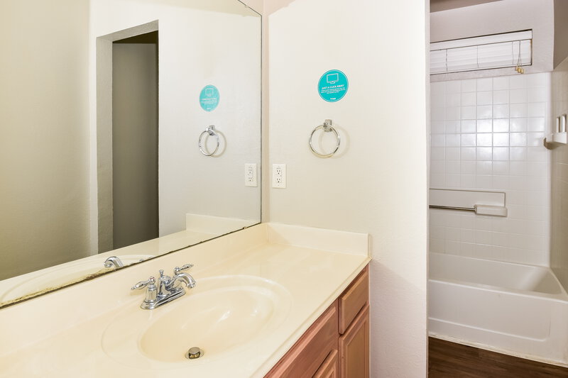 2,100/Mo, 527 Thunder Trl Forney, TX 75126 Main Bathroom View