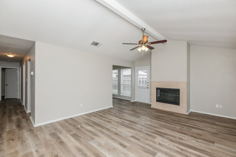 1,900/Mo, 10233 Westward Dr Fort Worth, TX 76108 Living Room View