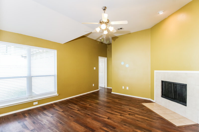 1,945/Mo, 109 Creekview Dr Anna, TX 75409 Living Room View