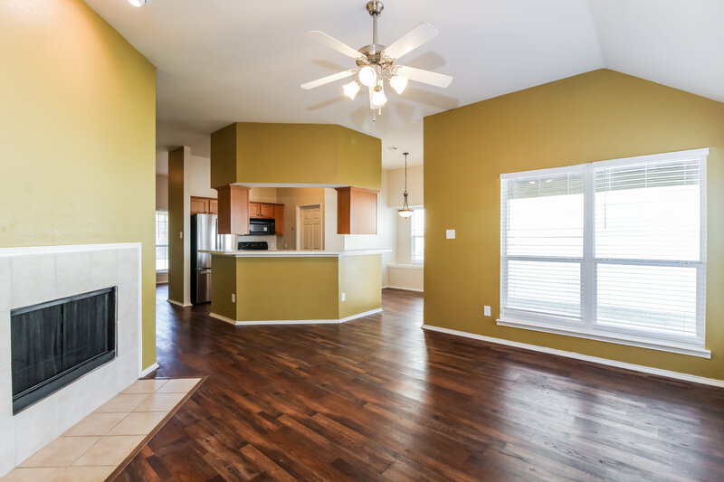 1,945/Mo, 109 Creekview Dr Anna, TX 75409 Living Room View 3