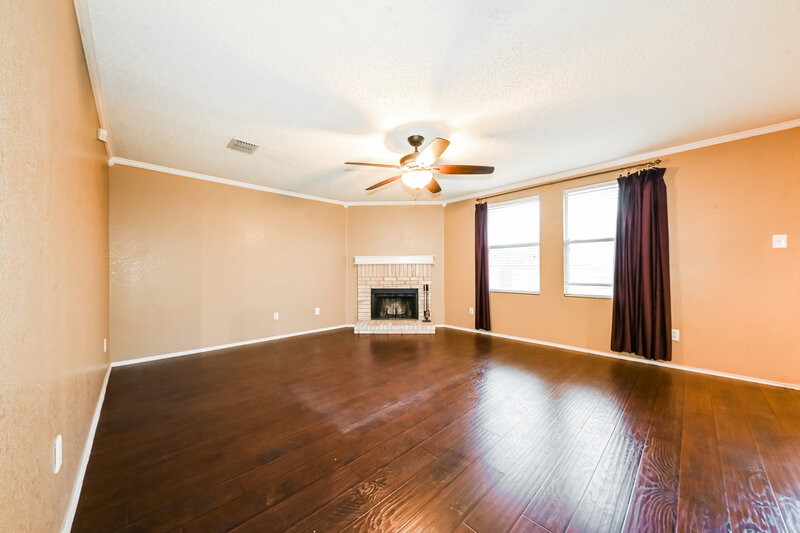 2,290/Mo, 1416 Gentle Rain Dr Lancaster, TX 75134 Living Room View 4