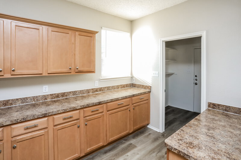 2,035/Mo, 6424 Bay Lake Dr Fort Worth, TX 76179 Kitchen View 2