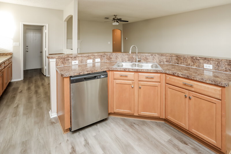 2,035/Mo, 6424 Bay Lake Dr Fort Worth, TX 76179 Kitchen View 3