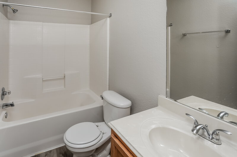 2,035/Mo, 6424 Bay Lake Dr Fort Worth, TX 76179 Bathroom View