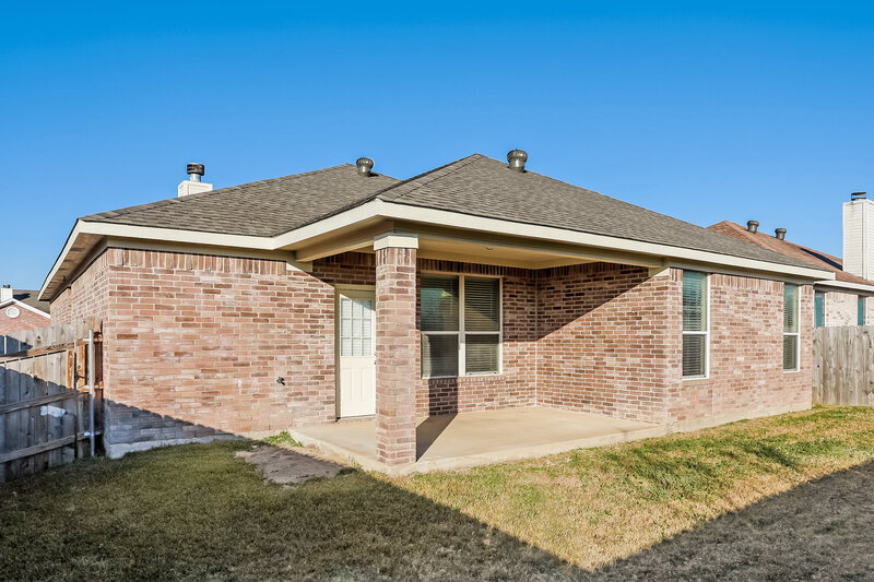 2,035/Mo, 6424 Bay Lake Dr Fort Worth, TX 76179 Rear View