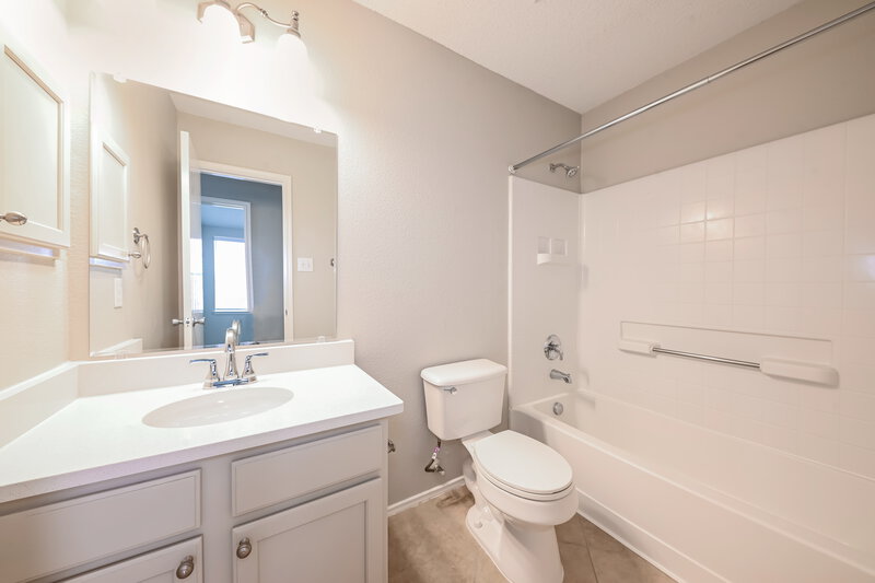 2,355/Mo, 502 Trailblazer Rd Forney, TX 75126 Bathroom View