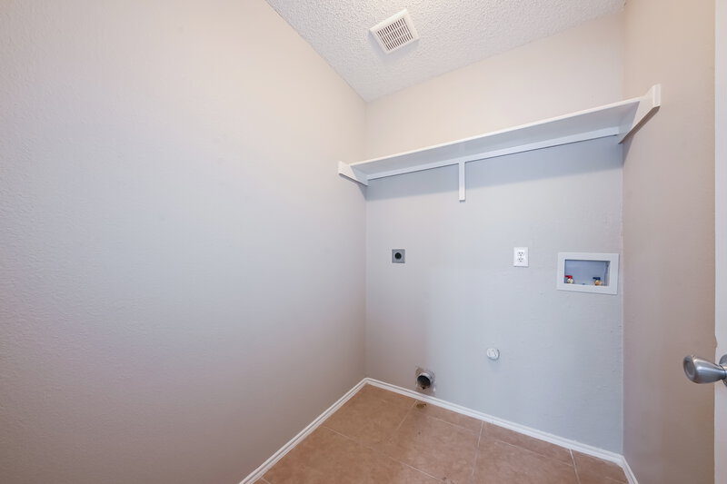 2,355/Mo, 502 Trailblazer Rd Forney, TX 75126 Laundry Room View