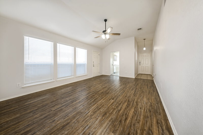 1,940/Mo, 1112 Courtney Dr Royse City, TX 75189 Living Room View 2