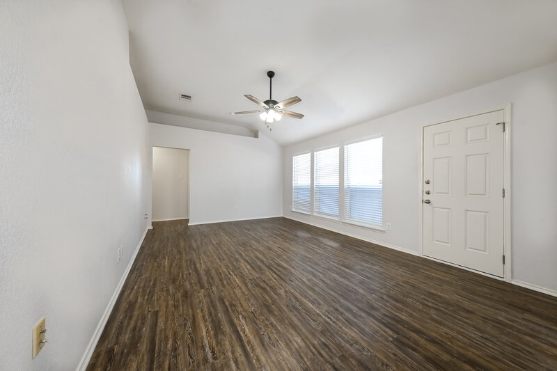 1,940/Mo, 1112 Courtney Dr Royse City, TX 75189 Living Room View 3