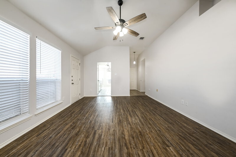 1,940/Mo, 1112 Courtney Dr Royse City, TX 75189 Living Room View 4