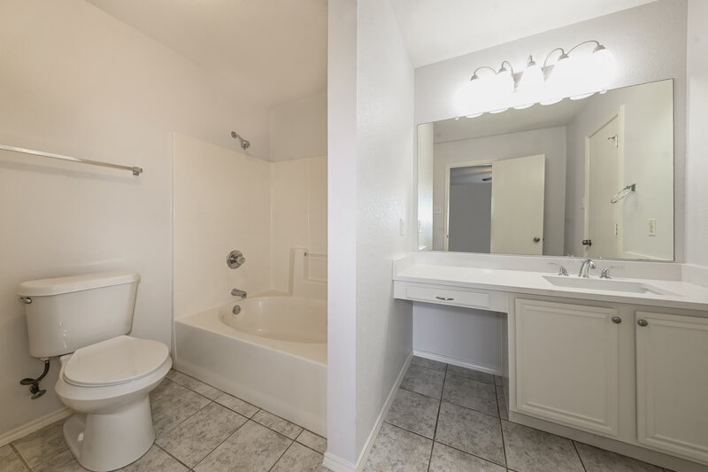 1,940/Mo, 1112 Courtney Dr Royse City, TX 75189 Main Bathroom View