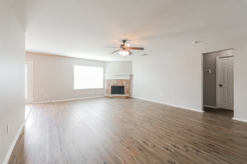 2,425/Mo, 908 Matthew Ln Royse City, TX 75189 Living Room View 2