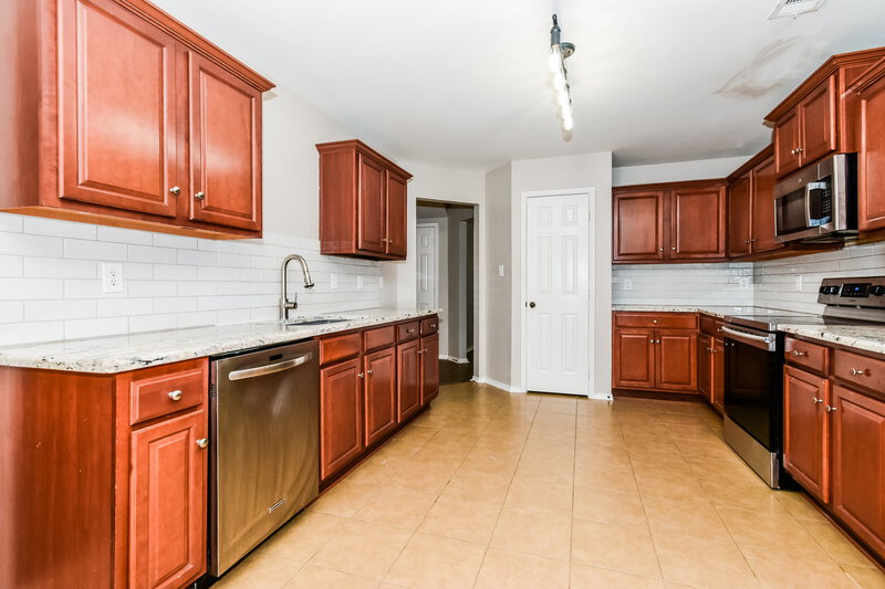 2,210/Mo, 908 Matthew Ln Royse City, TX 75189 Kitchen View 2