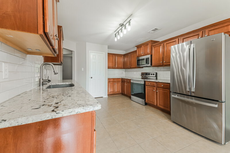 2,425/Mo, 908 Matthew Ln Royse City, TX 75189 Kitchen View 2