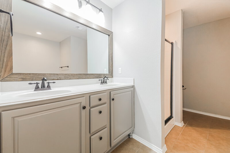 2,425/Mo, 908 Matthew Ln Royse City, TX 75189 Main Bathroom View