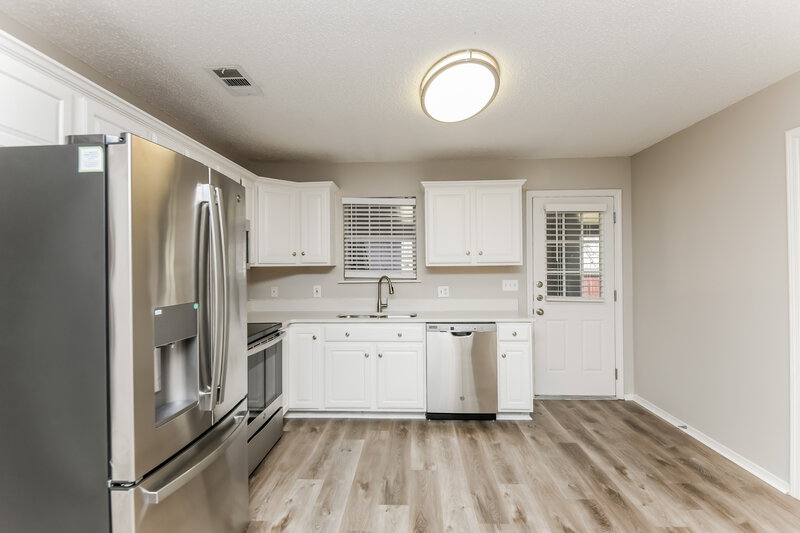 1,825/Mo, 8128 Albert St White Settlement, TX 76108 Kitchen View 2