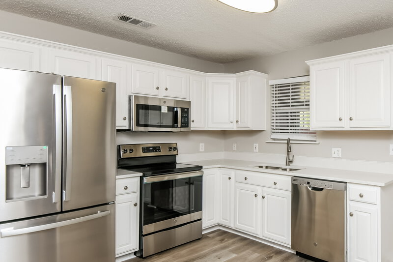 1,825/Mo, 8128 Albert St White Settlement, TX 76108 Kitchen View 4