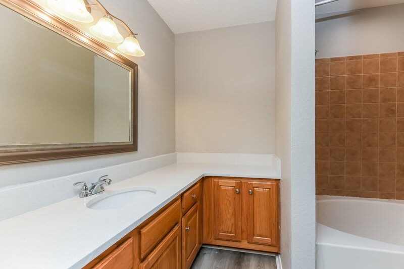 1,825/Mo, 8128 Albert St White Settlement, TX 76108 Main Bathroom View