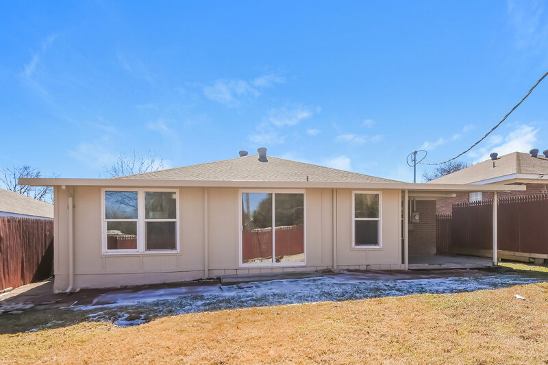 1,825/Mo, 8128 Albert St White Settlement, TX 76108 Rear View