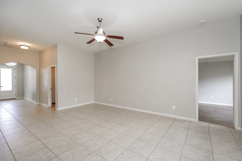 2,100/Mo, 4608 Conley Ln Denton, TX 76207 Living Room View 3