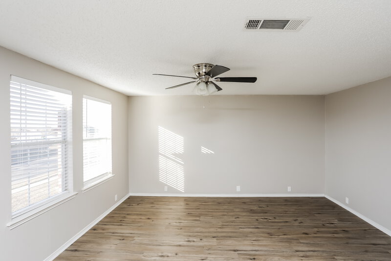 2,455/Mo, 411 Harvard Dr Glenn Heights, TX 75154 Living Room View 3