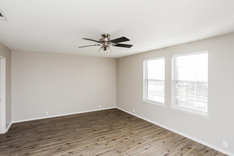 2,455/Mo, 411 Harvard Dr Glenn Heights, TX 75154 Living Room View 4