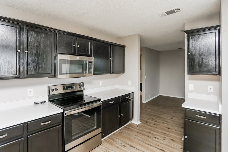 2,455/Mo, 411 Harvard Dr Glenn Heights, TX 75154 Kitchen View
