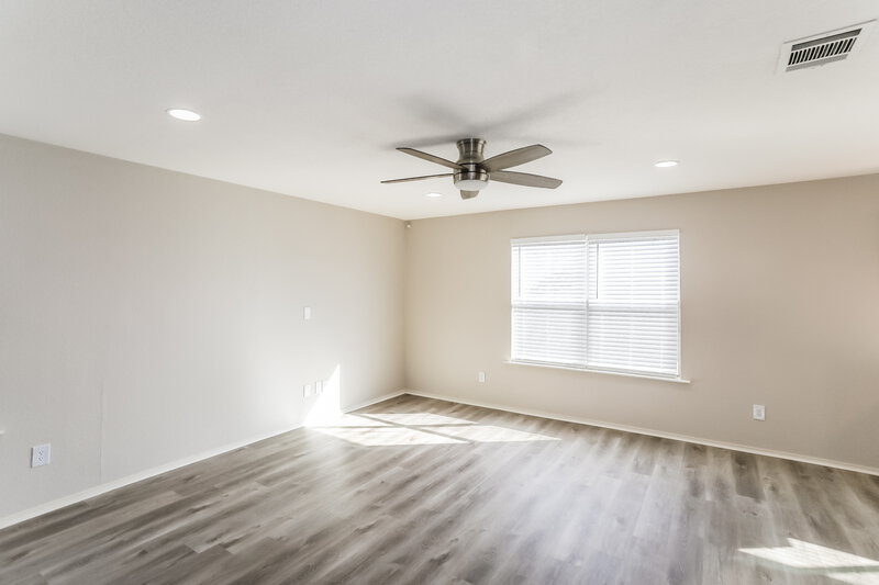 2,085/Mo, 549 Crystal Springs Dr Fort Worth, TX 76108 Living Room View 2